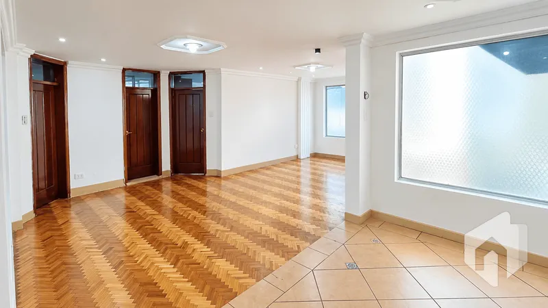 Departamento de 2 habitaciones ubicado en el parque central de Conocoto, Internet incluido.: foto 2